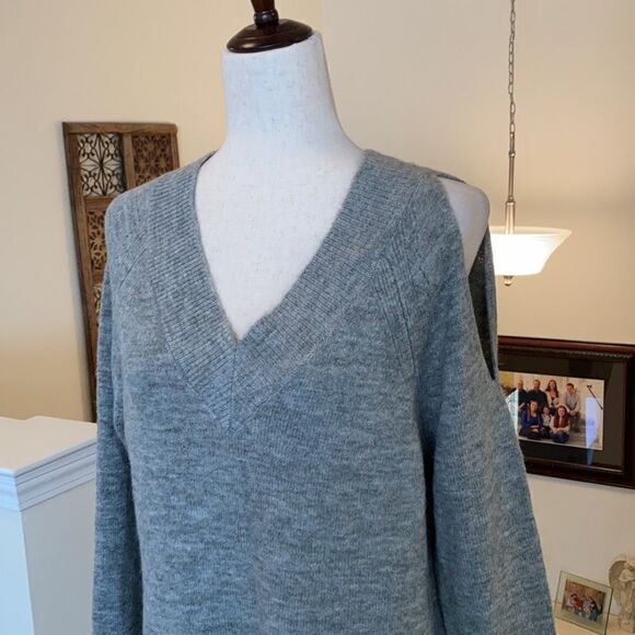 PEYTON JENSON Lo Cold Shoulder Sweater Grey Sz M #10166519 NWT - Picture 3 of 7